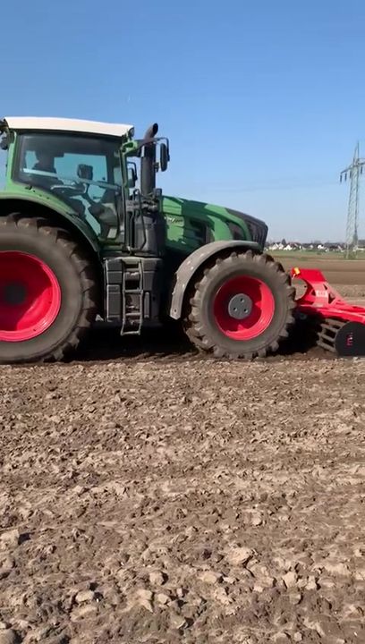  De GRS zaaibedbereider in actie.In